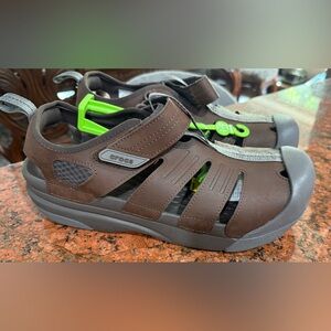 Crocs men’s size 12 Yukon fisherman sandals shoes brown gray rubber $80 new